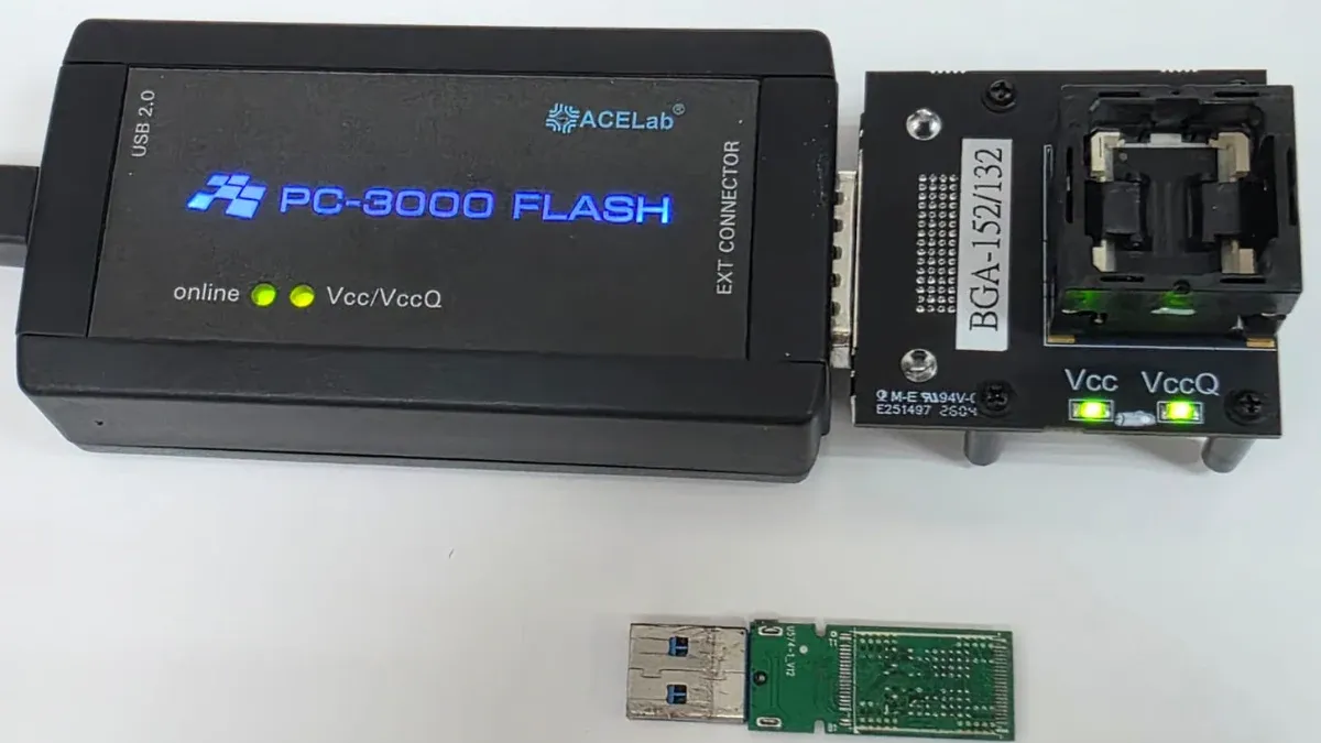 خطوات تطبيق تقنية الـ Chip-Off واستخراج الـ Raw Dump وإعادة بناء خوارزميات الـ Firmware عند تلف الـ Controller